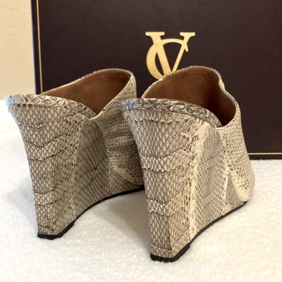 VC Signature Collection Colette Snake Embossed Leather Slip-on EUC - Picture 6 of 16
